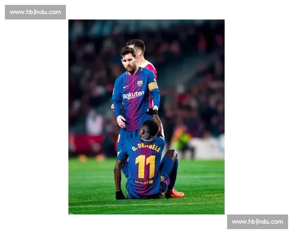 登贝莱追星梅西名场面！更衣室勾肩搭背聊 5 分钟，巴萨老队友再续兄弟情