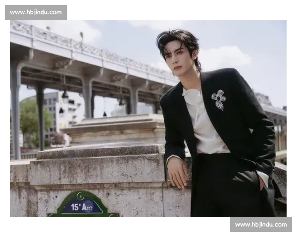 建模脸配雕塑身！宋威龙的反差杀太绝